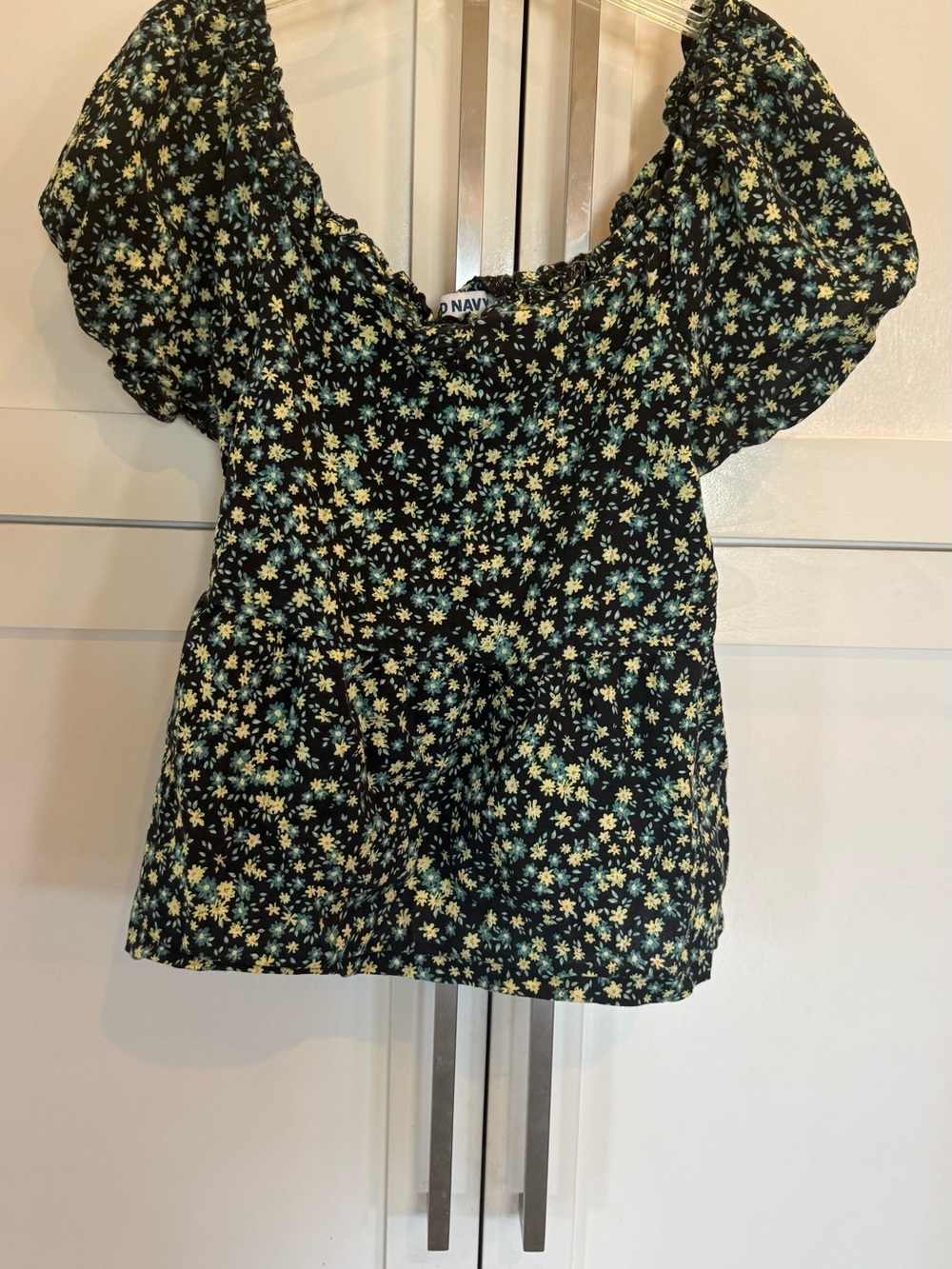 Old Navy Black Floral Puff-Sleeve Blouse with Yellow & Light Blue Daisies